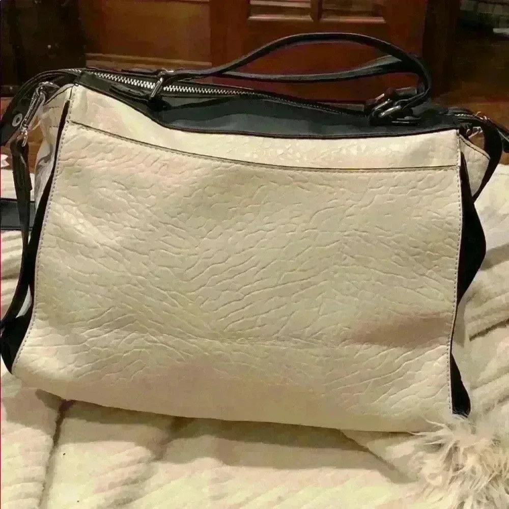 Satchel - Picture 3 of 7